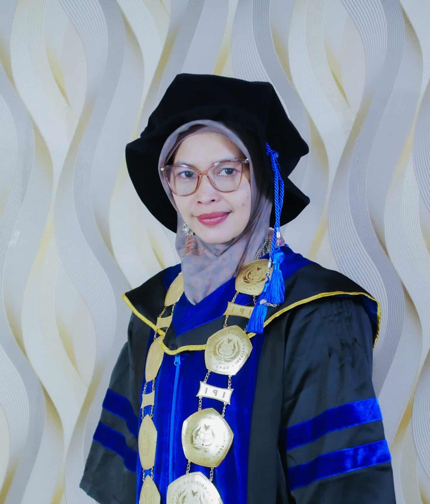 Foto Dr. Iyam Maryati, M.Si. Dekan Fakultas Ilmu Terapan dan Sains IPI Garut